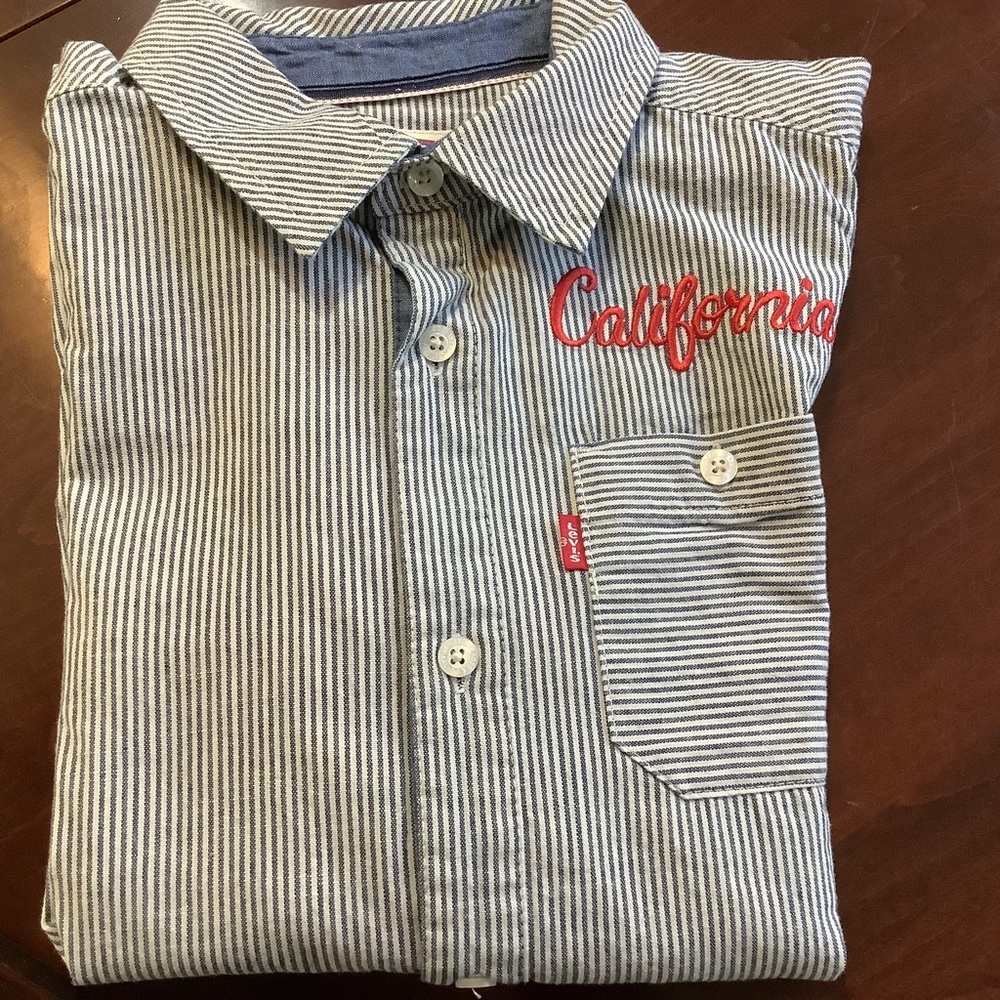 LEVIS Button Down Shirt